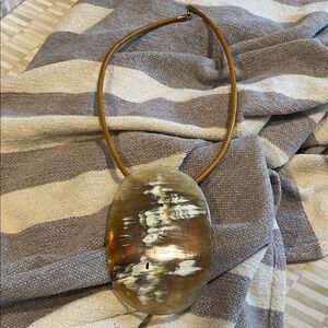Brown and White Pendant Necklace (bw)